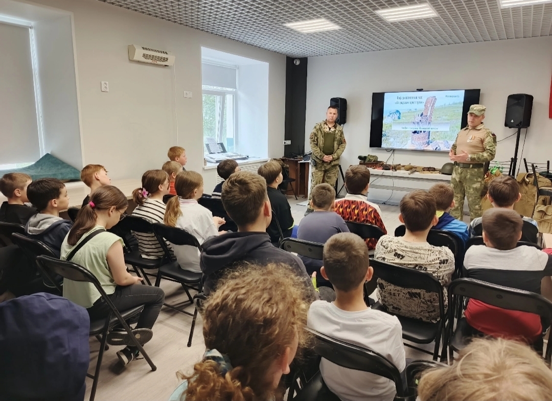 Вместе с видяевскими поисковиками ребята путешествовали «По родным просторам»