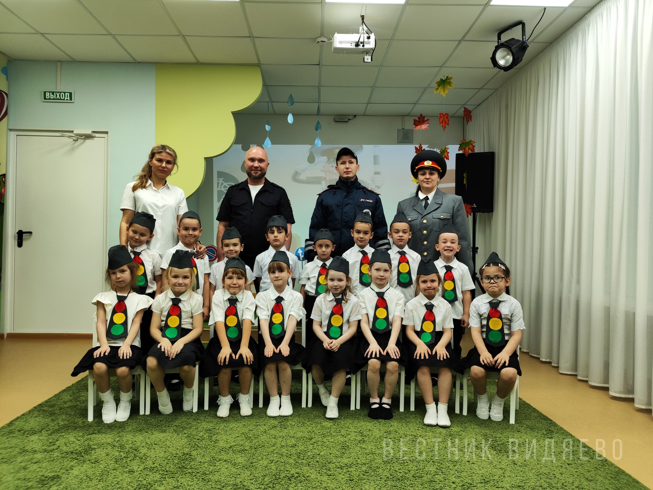 Воспитанников старшей группы посвятили в юных помощников инспекторов дороги