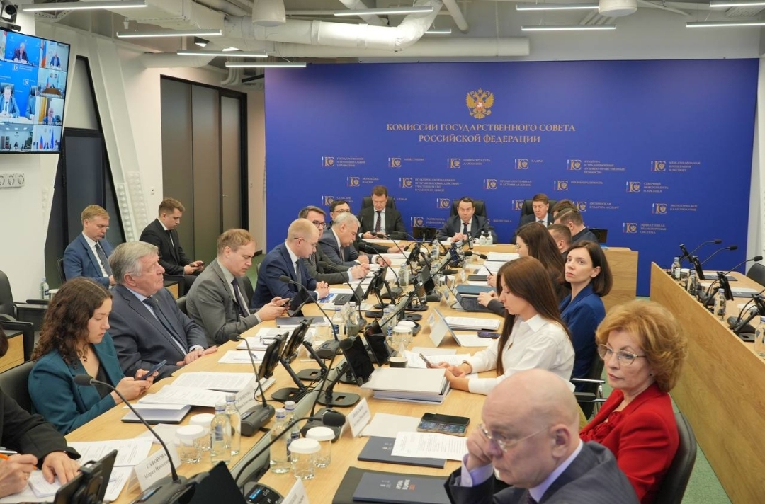 Комиссия Госсовета РФ по направлению «Северный морской путь и Арктика» под председательством Андрея Чибиса продолжает работу над поручениями Президента Владимира Путина