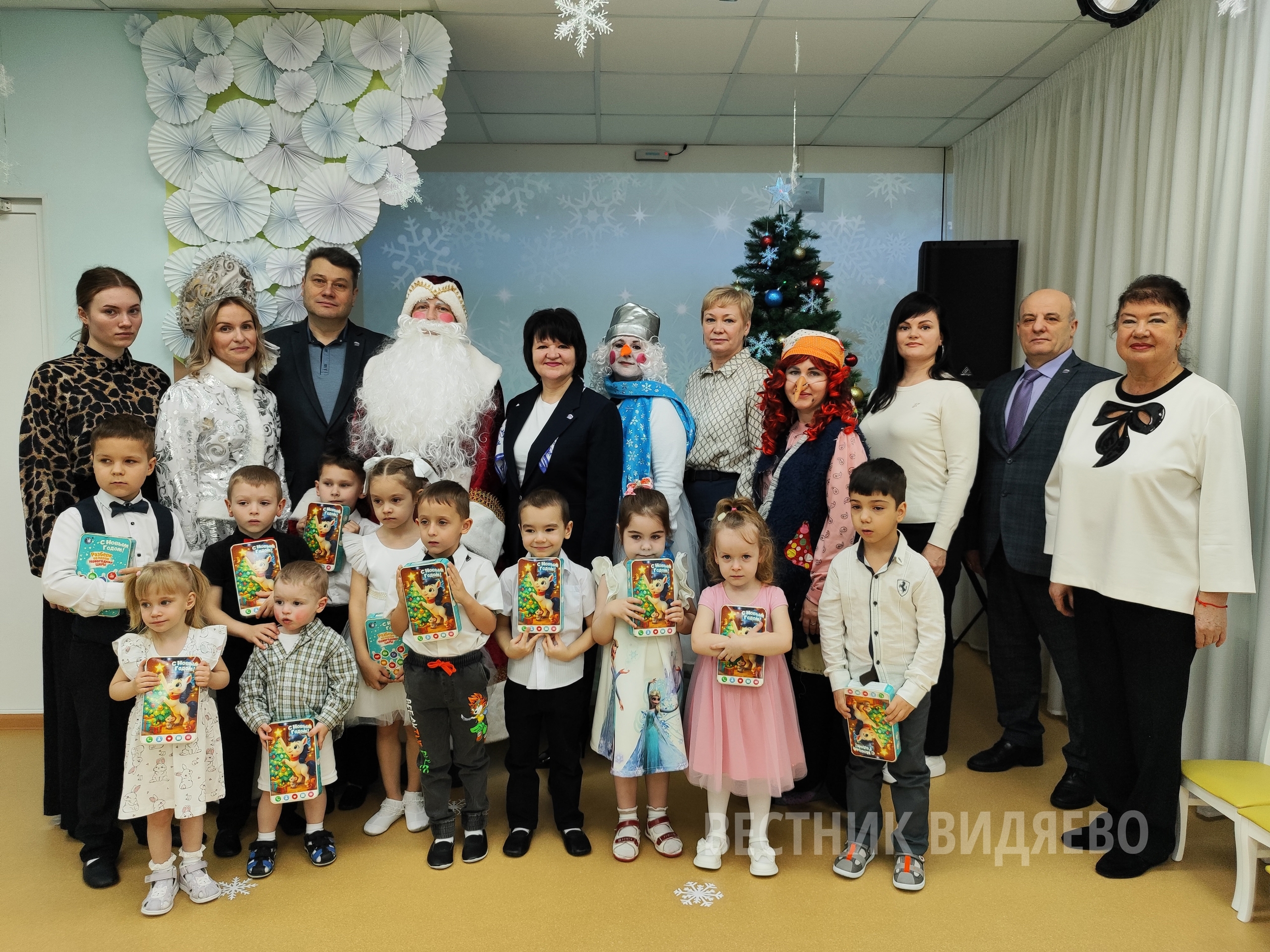 Волшебная снежинка подарила новогодний праздник дошкольникам