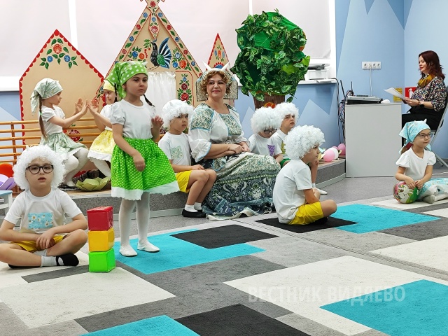 В гости к дошкольникам пришла Коза с козлятами