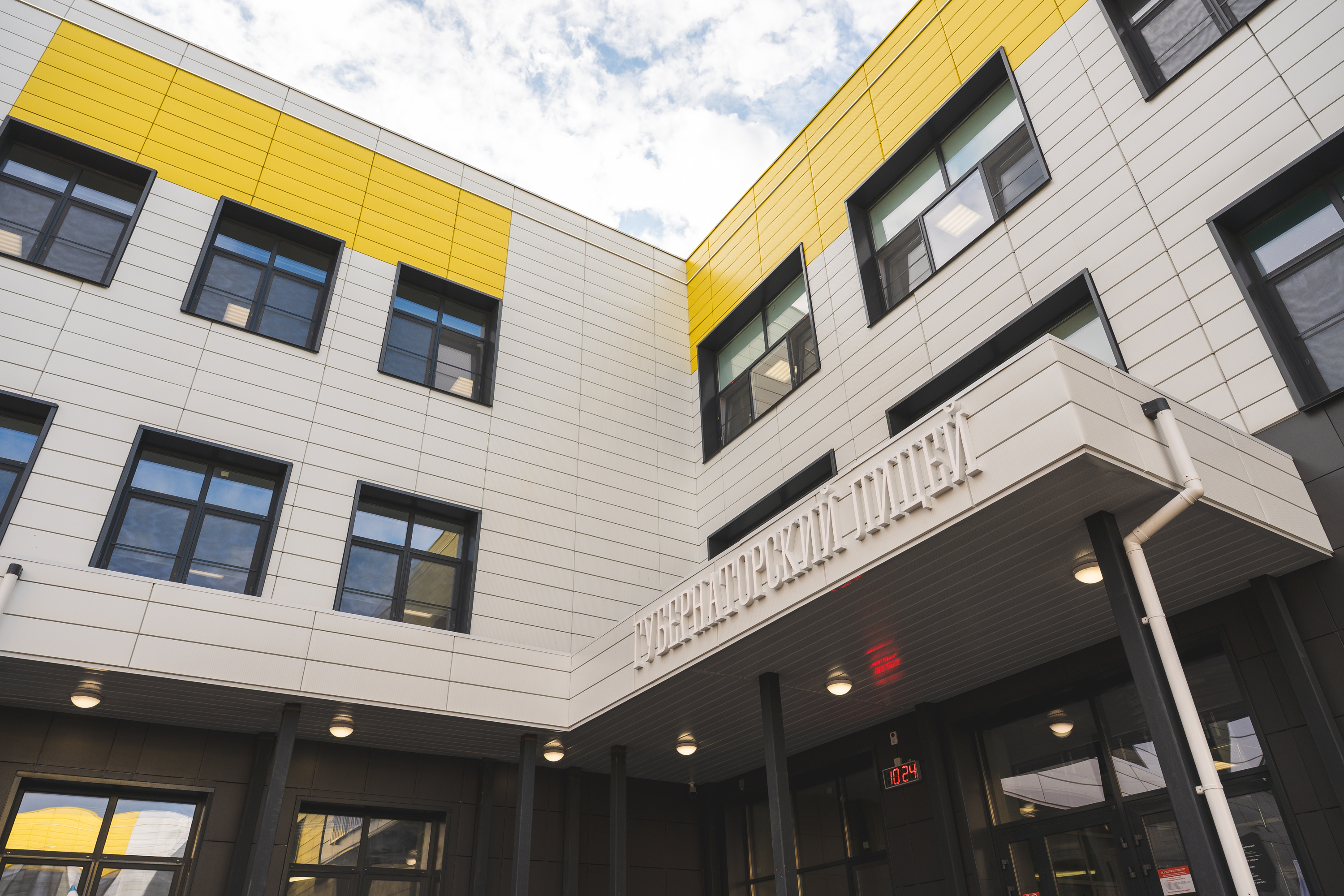 В Губернаторском лицее пройдет День открытых дверей для будущих пятиклассников, десятиклассников и их родителей