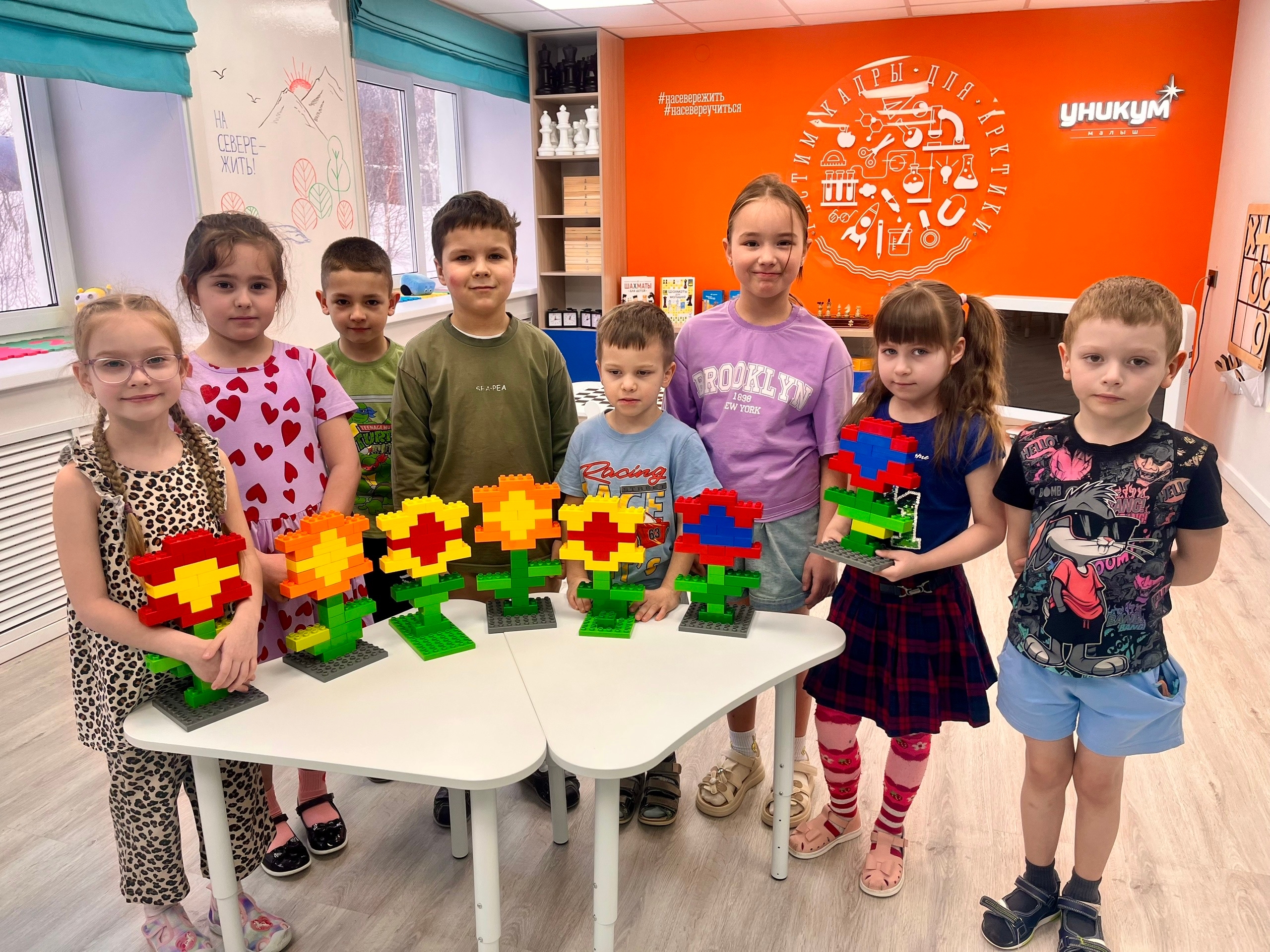 Лего — цветы для мам к 8 Марта