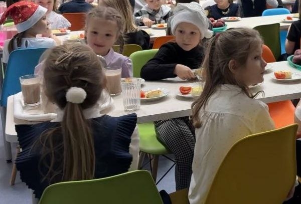 Губернатор Андрей Чибис поддержал инициативу партии «Единая Россия» об индексации регионального размера расходов на обеспечение бесплатного горячего питания для школьников и студентов колледжей