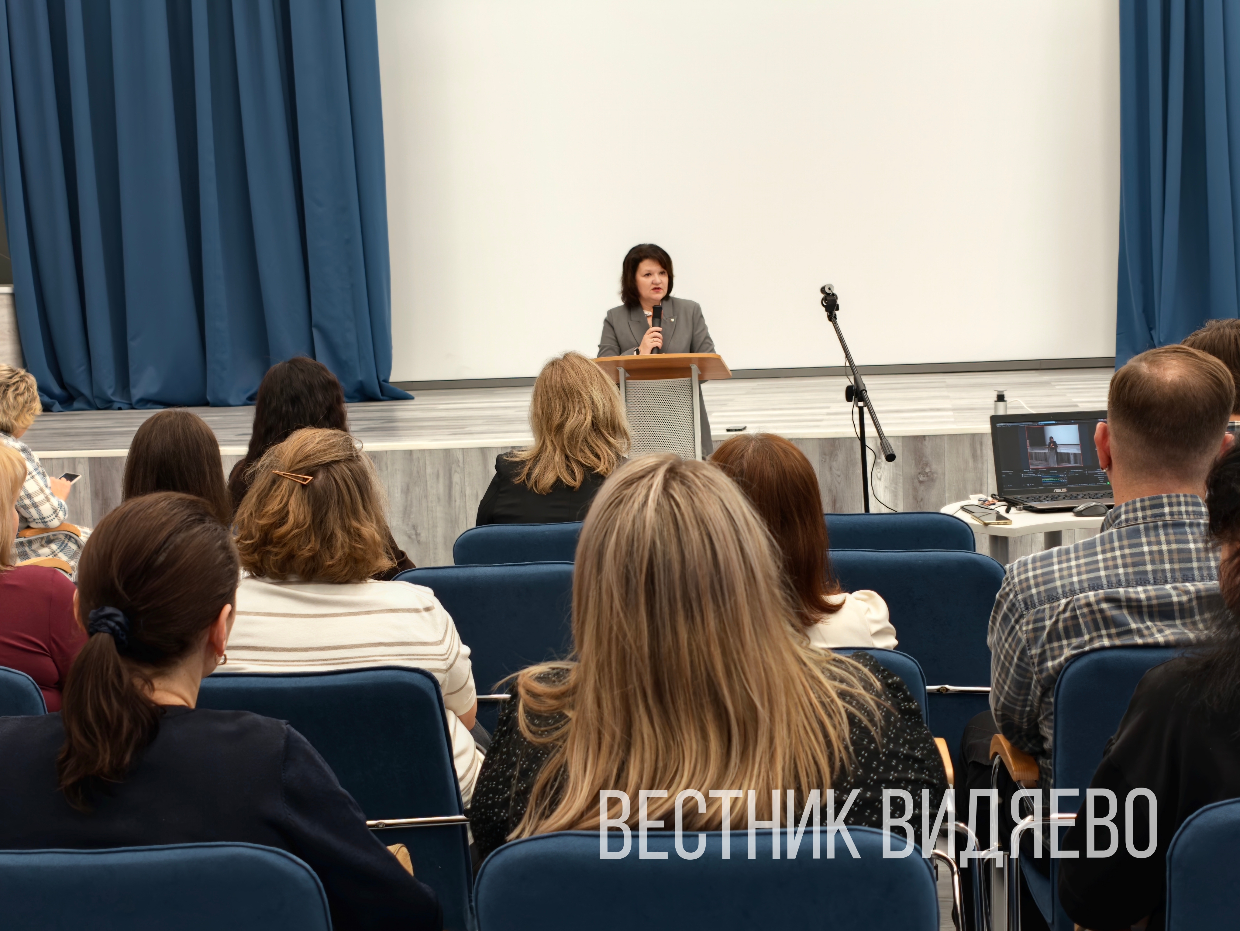 Глава ЗАТО Видяево Ольга Патраманская провела встречу с жителями